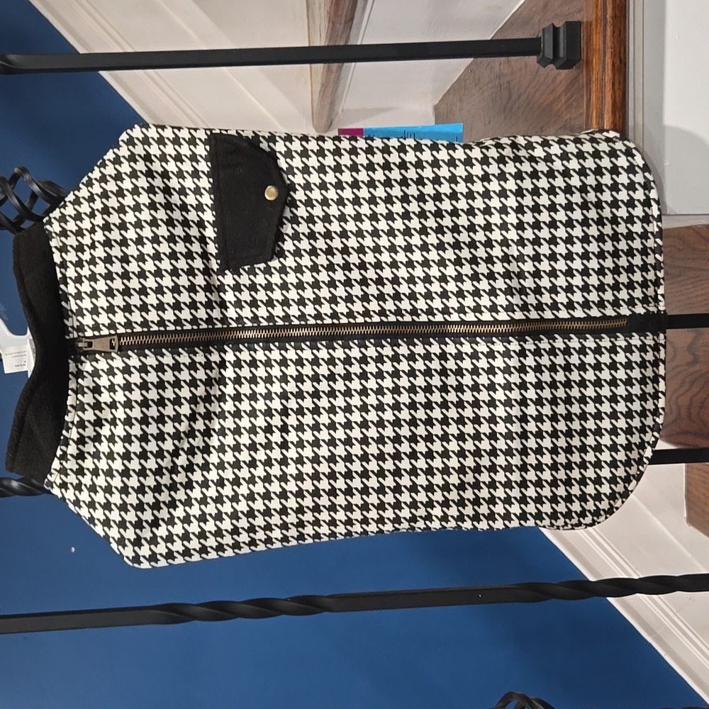 Play On - XL black and white coat, NWT